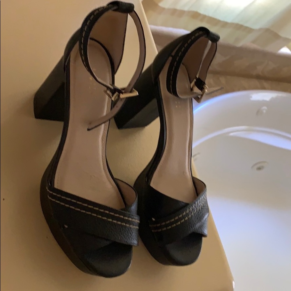 Chunky black Barney’s of NewYork heels like new
